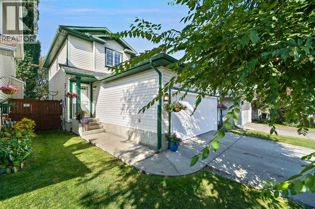 Single Family House for Sale in  Mt Apex Green SE McKenzie Lake Calgary 