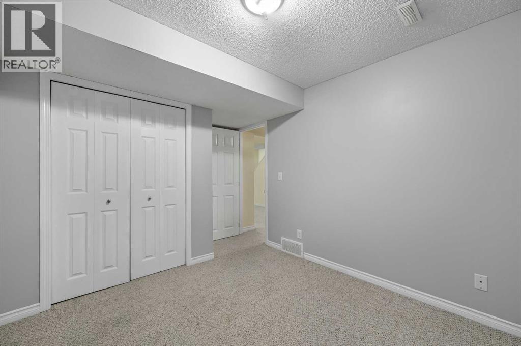 Single Family House for Sale in  Mt Apex Green SE McKenzie Lake Calgary 
