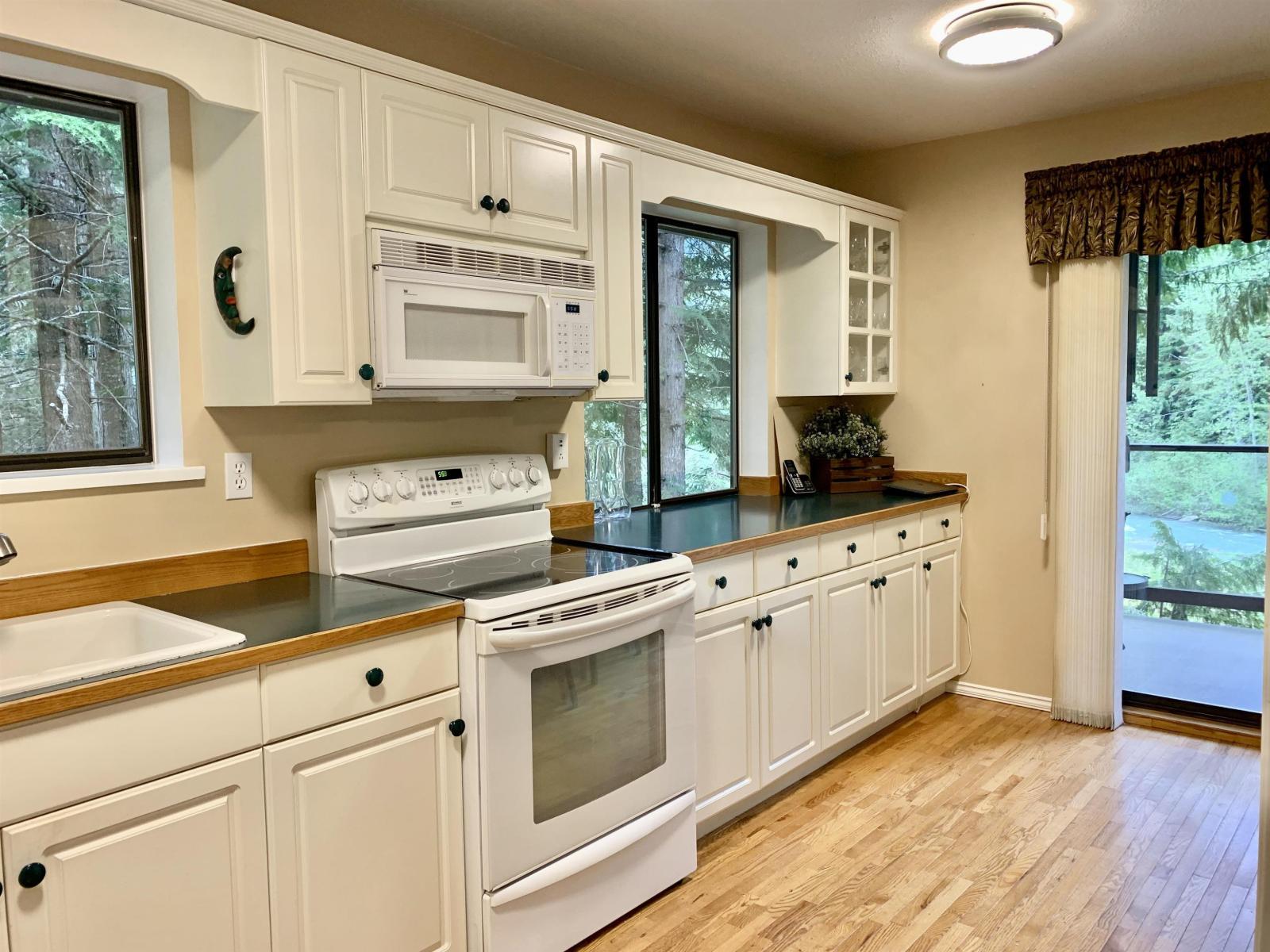 14580 CHALET CRESCENT, Sunshine Valley, Sunshine Valley