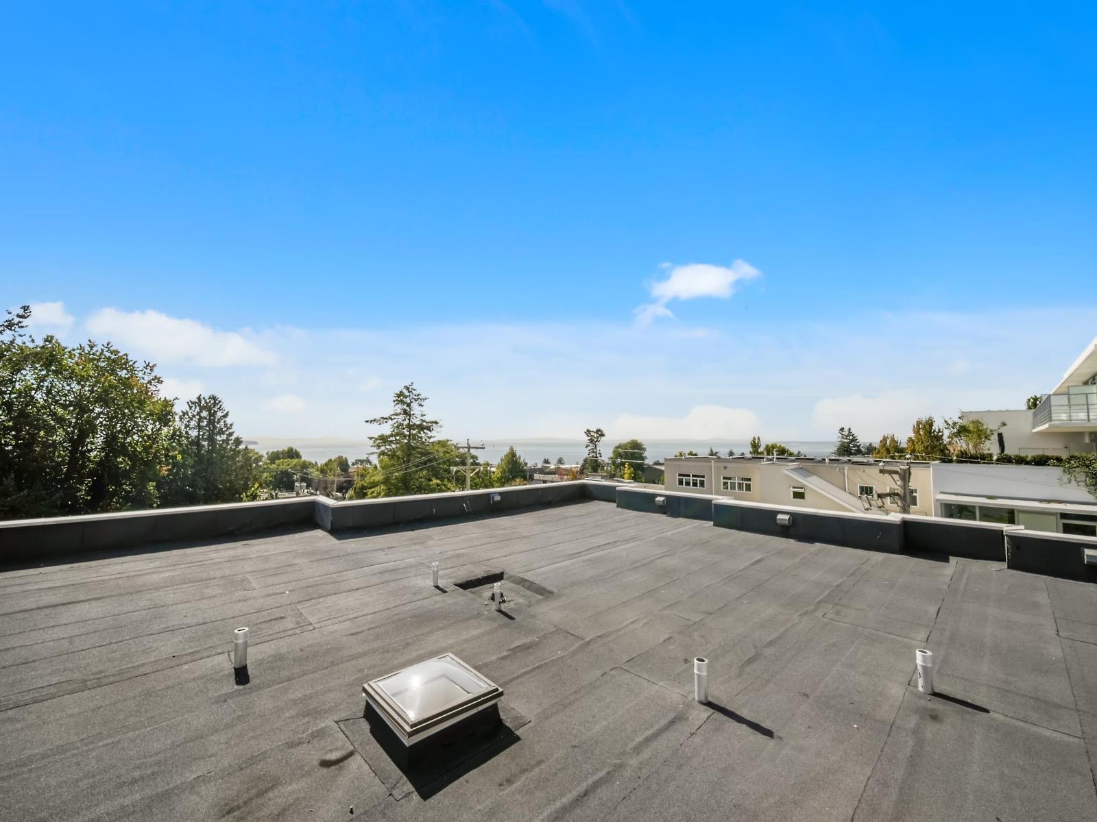 111 1341 GEORGE STREET, White Rock