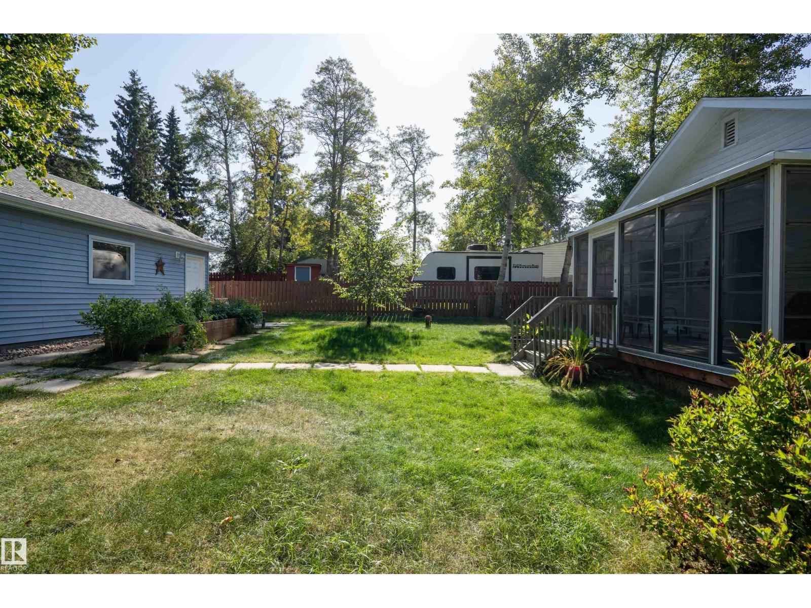 514 & 515 LAKESIDE DR, Rural Parkland County