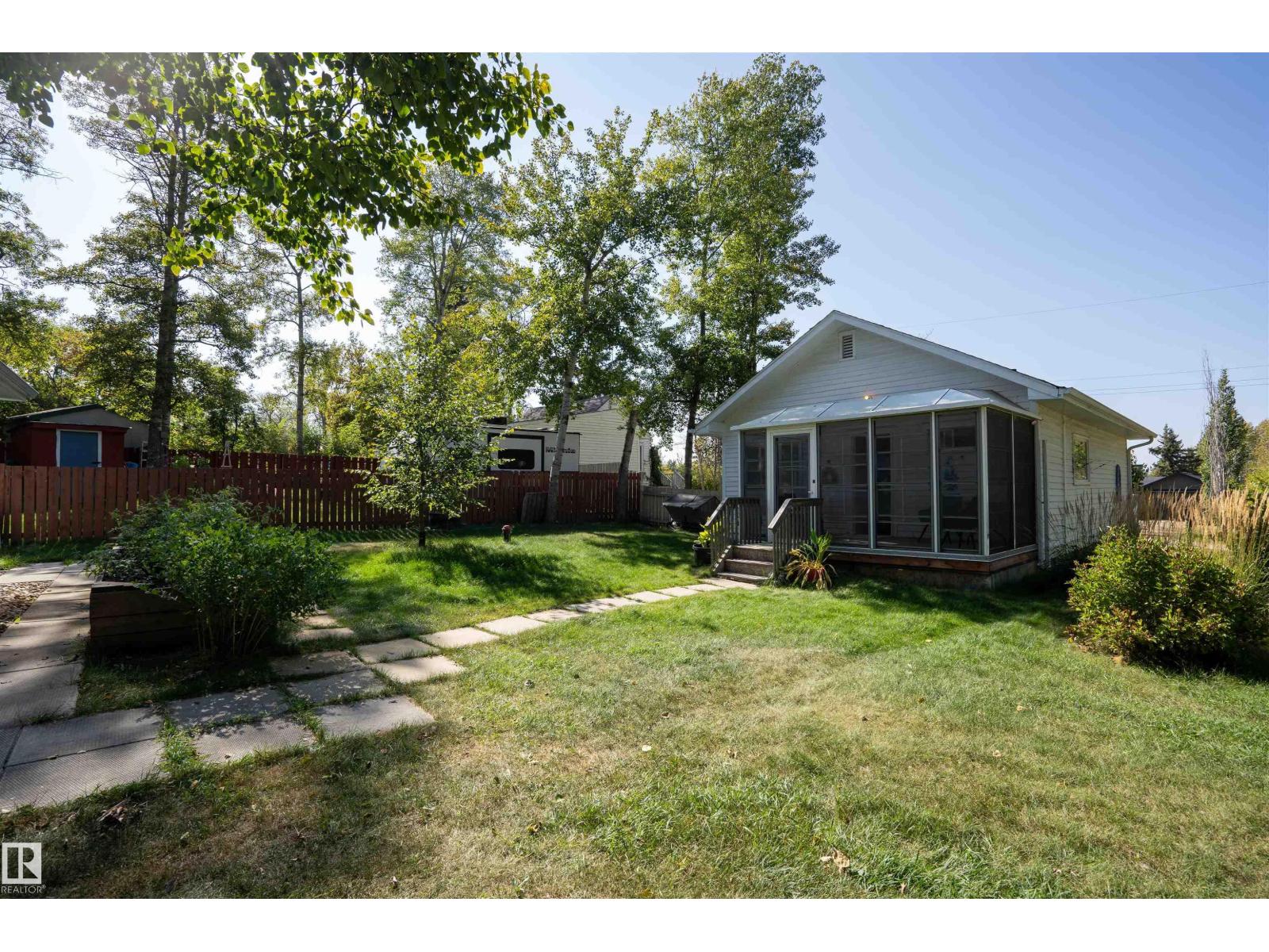 514 & 515 LAKESIDE DR, Rural Parkland County