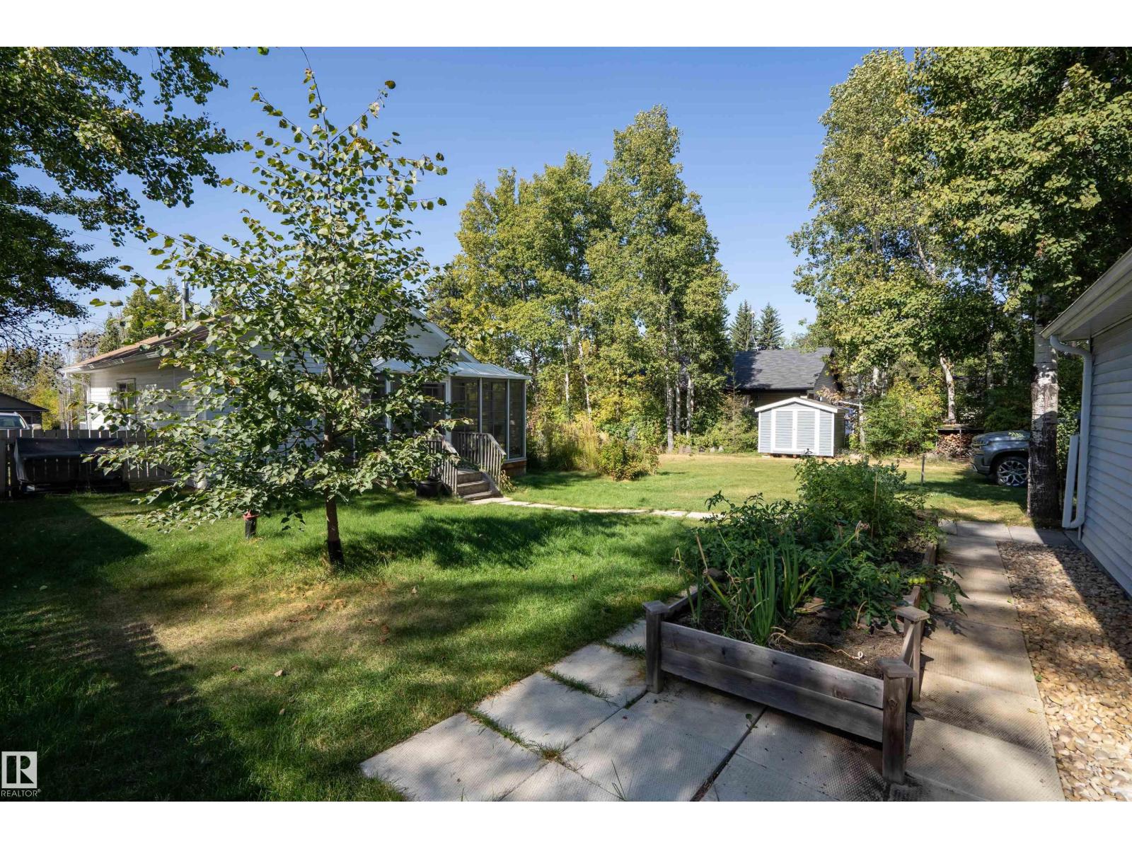 514 & 515 LAKESIDE DR, Rural Parkland County