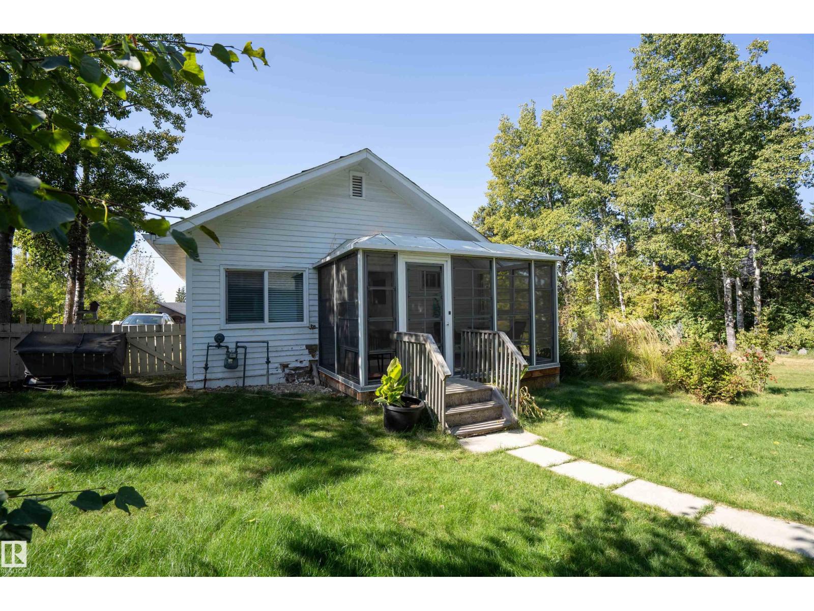 514 & 515 LAKESIDE DR, Rural Parkland County