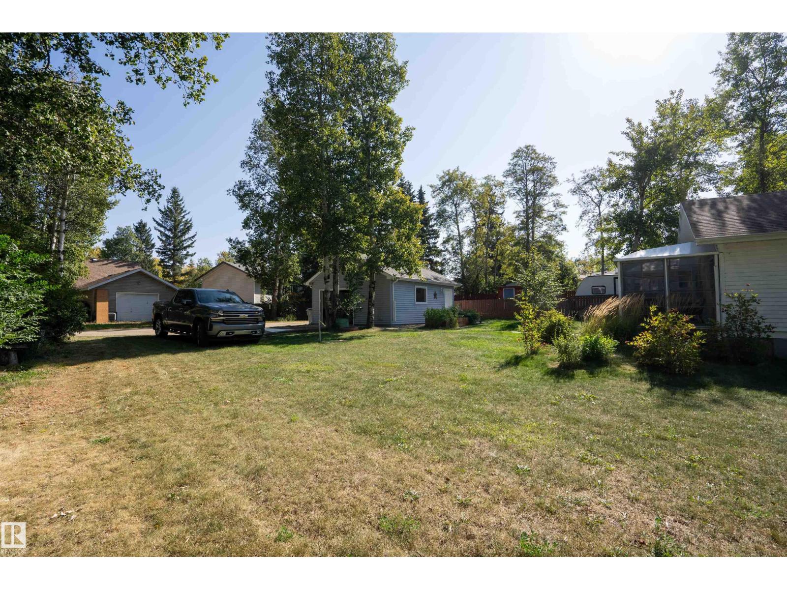 514 & 515 LAKESIDE DR, Rural Parkland County