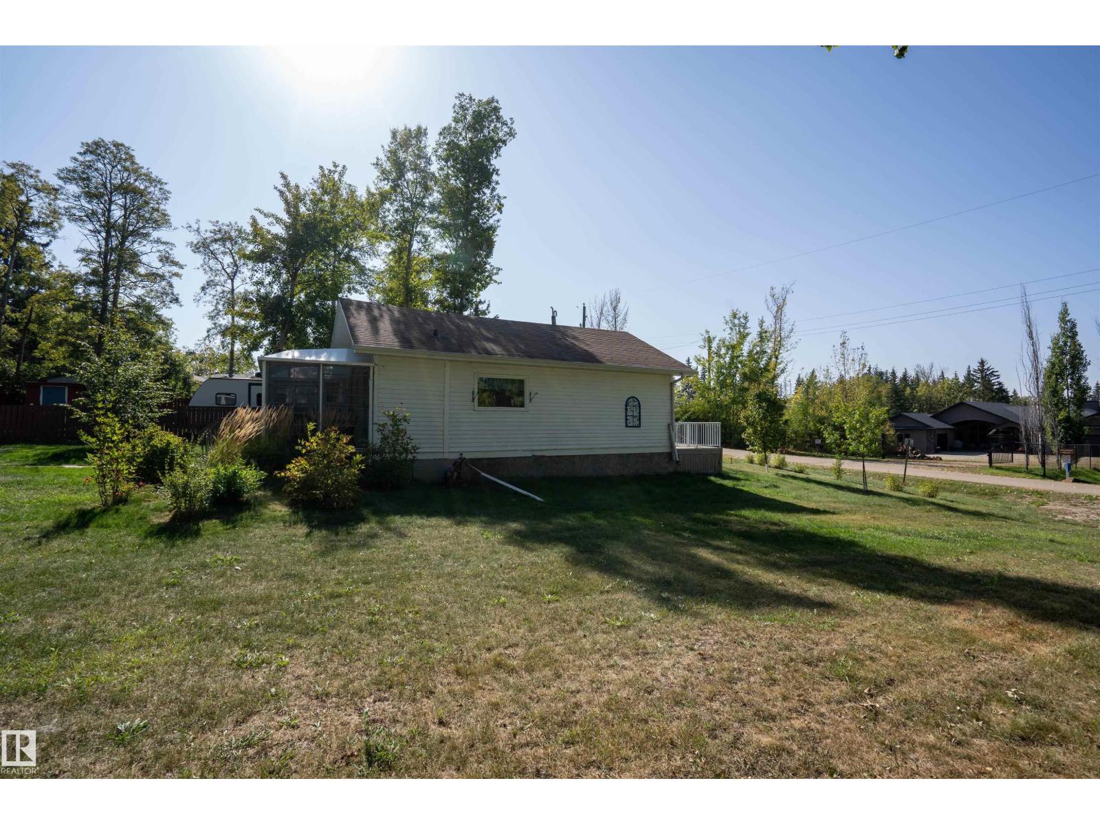 514 & 515 LAKESIDE DR, Rural Parkland County