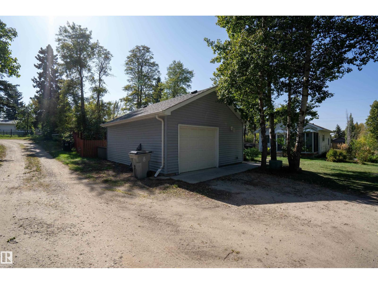 514 & 515 LAKESIDE DR, Rural Parkland County
