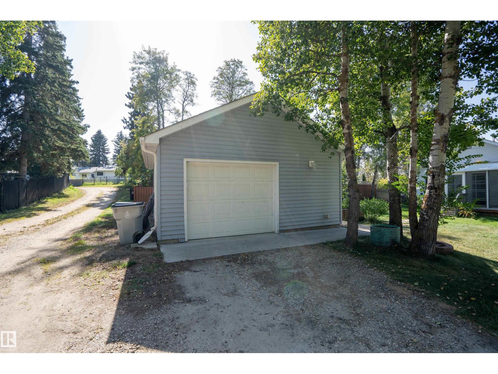 514 & 515 LAKESIDE DR, Rural Parkland County