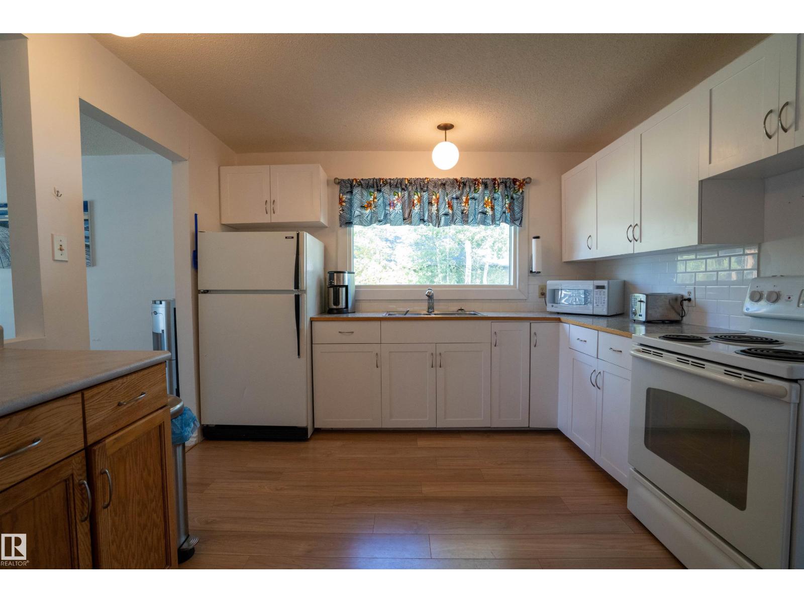 514 & 515 LAKESIDE DR, Rural Parkland County