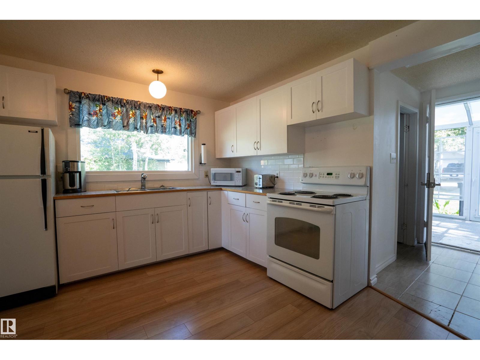 514 & 515 LAKESIDE DR, Rural Parkland County