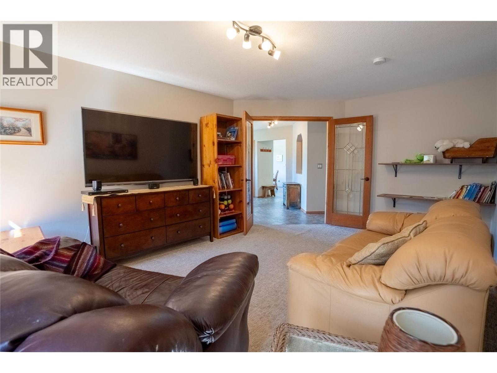 101 McGowan Road, Oliver