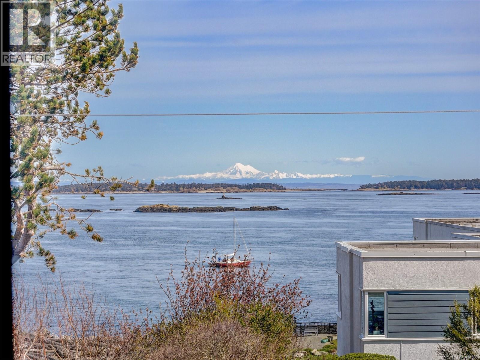 200 2747 Satellite Street, Oak Bay