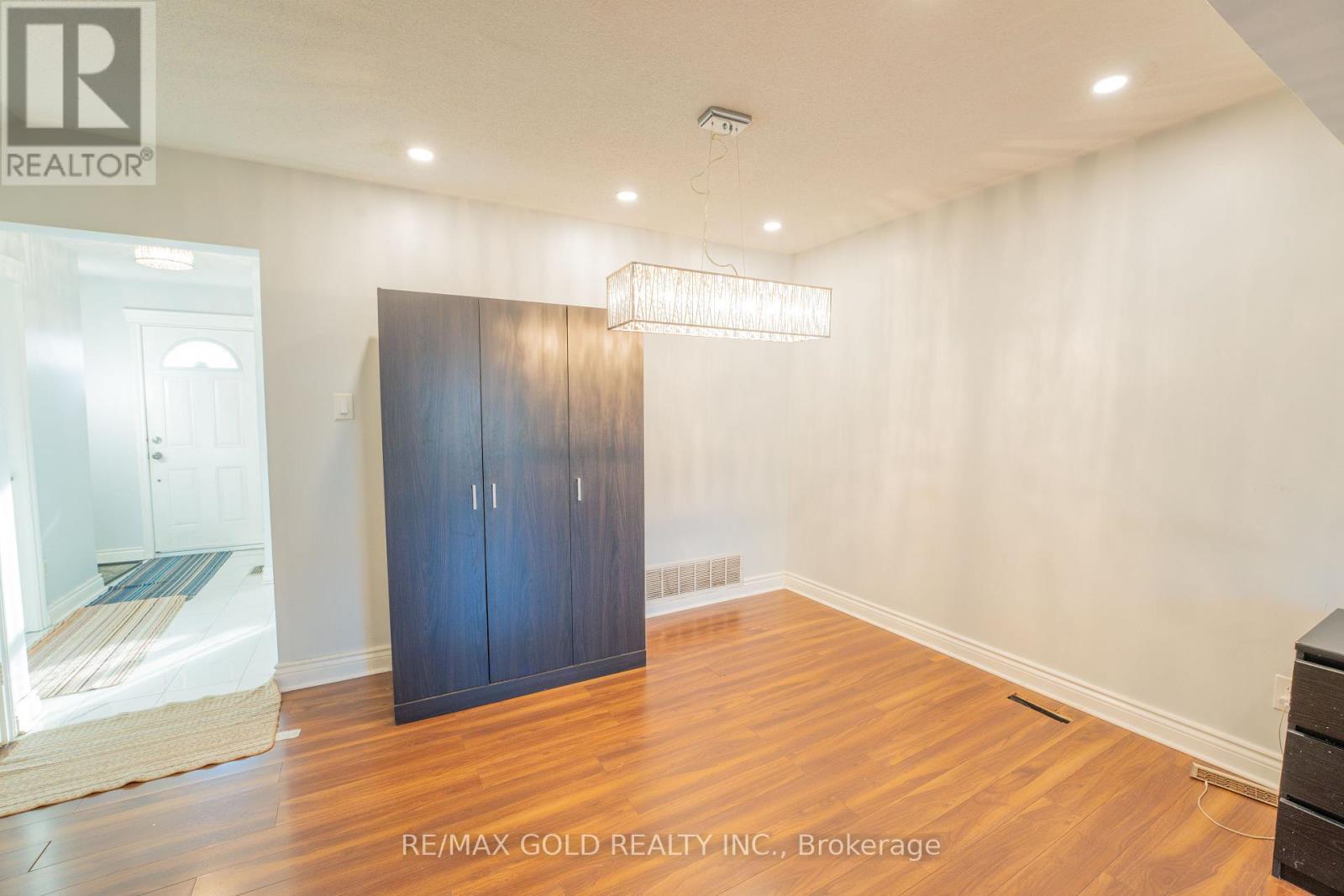 #107 900 CENTRAL PARK DRIVE - 16