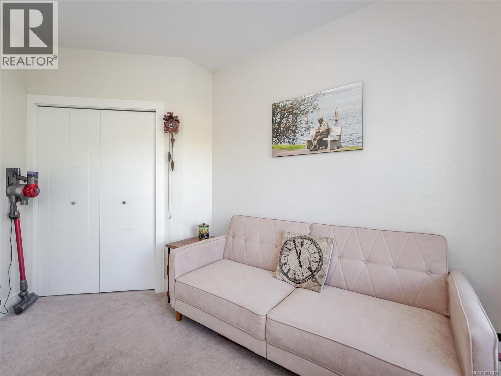 202 7182 West Saanich Rd, Central Saanich
