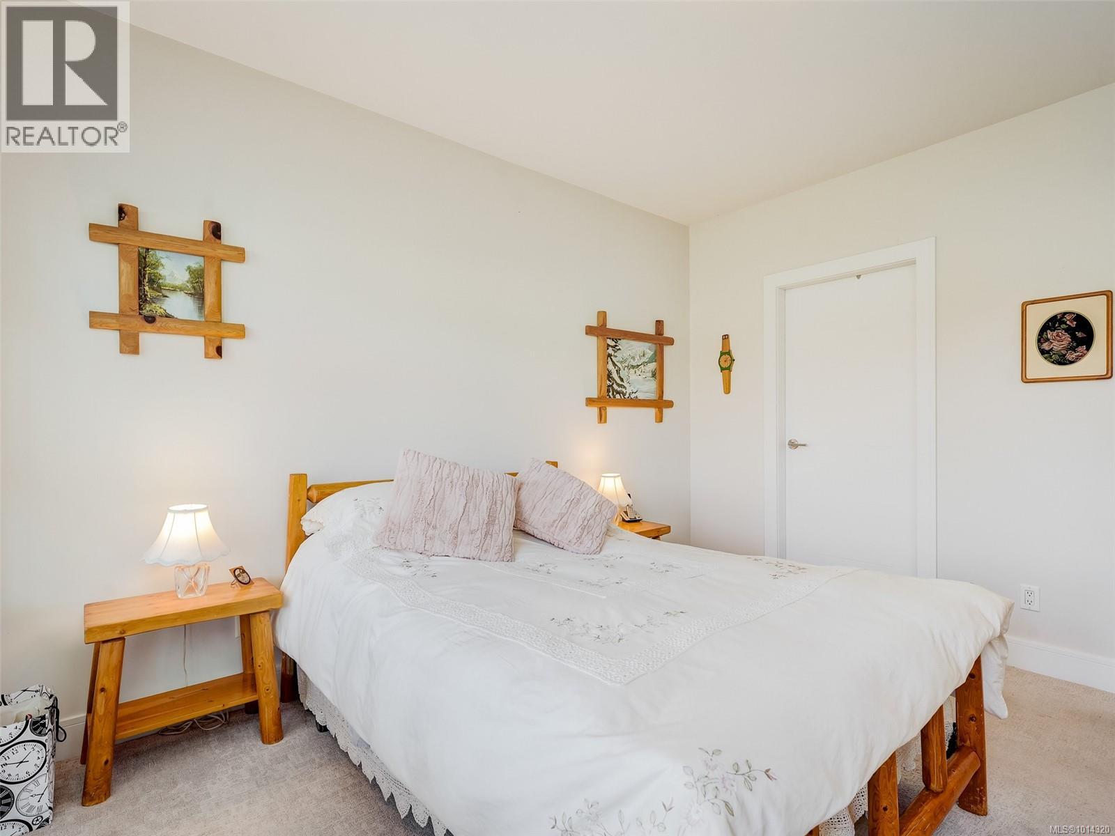 202 7182 West Saanich Rd, Central Saanich