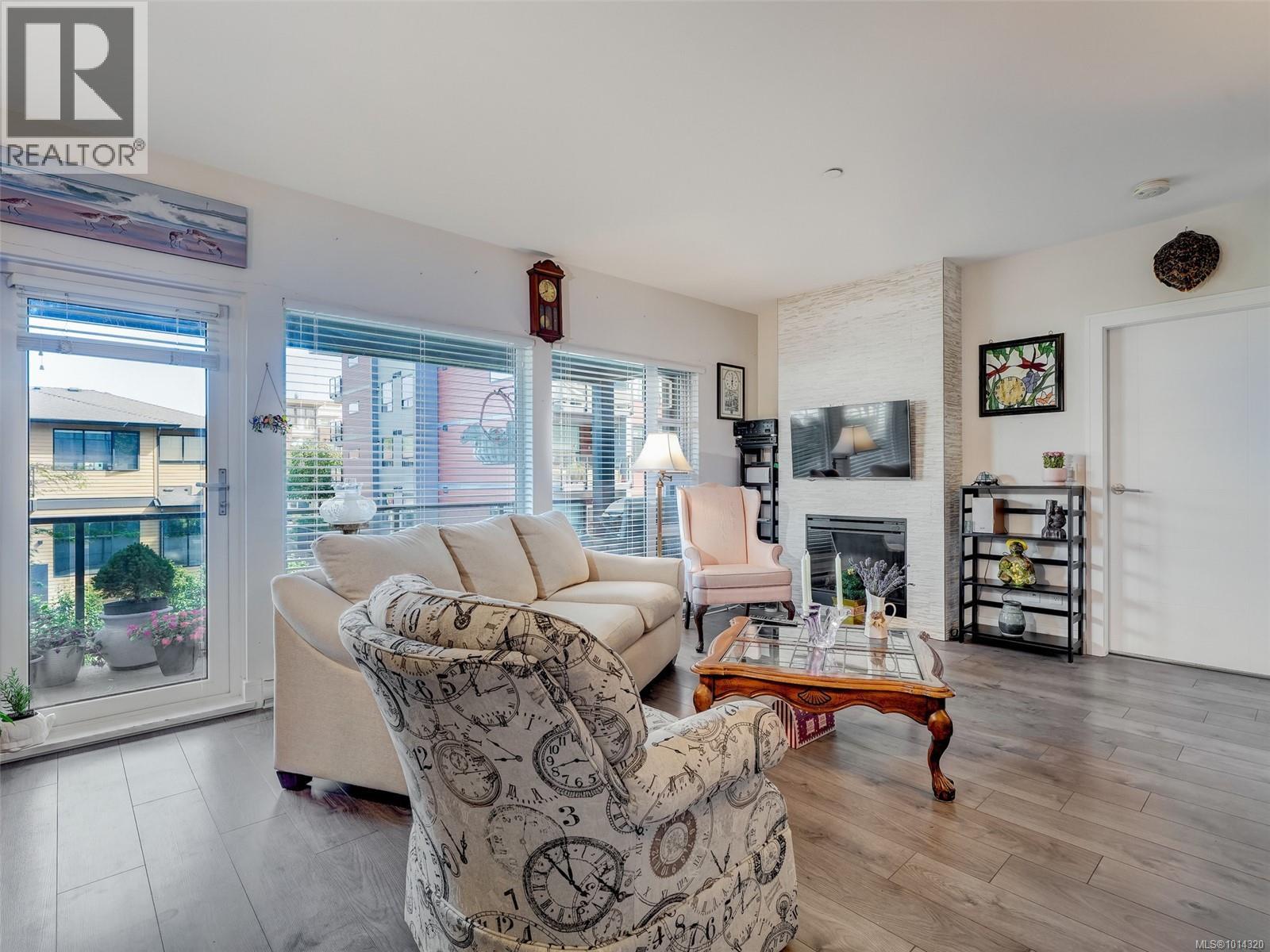 202 7182 West Saanich Rd, Central Saanich