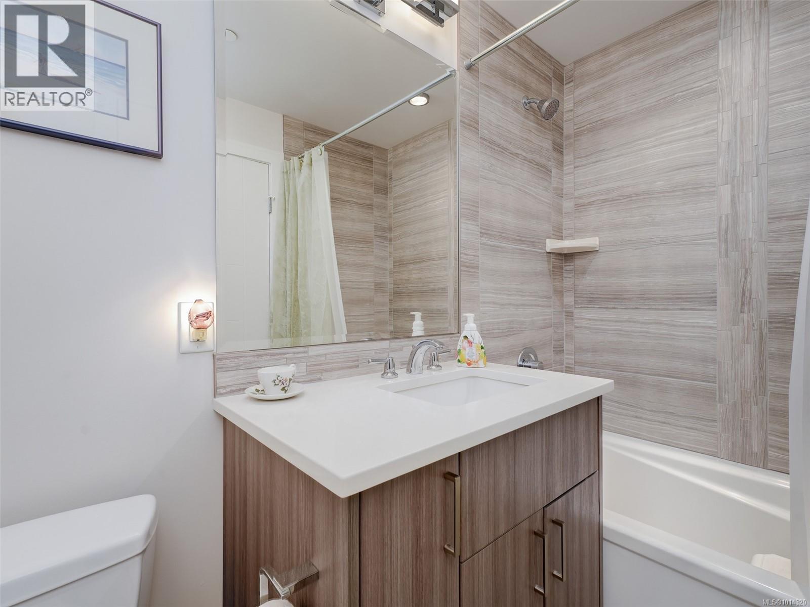 202 7182 West Saanich Rd, Central Saanich