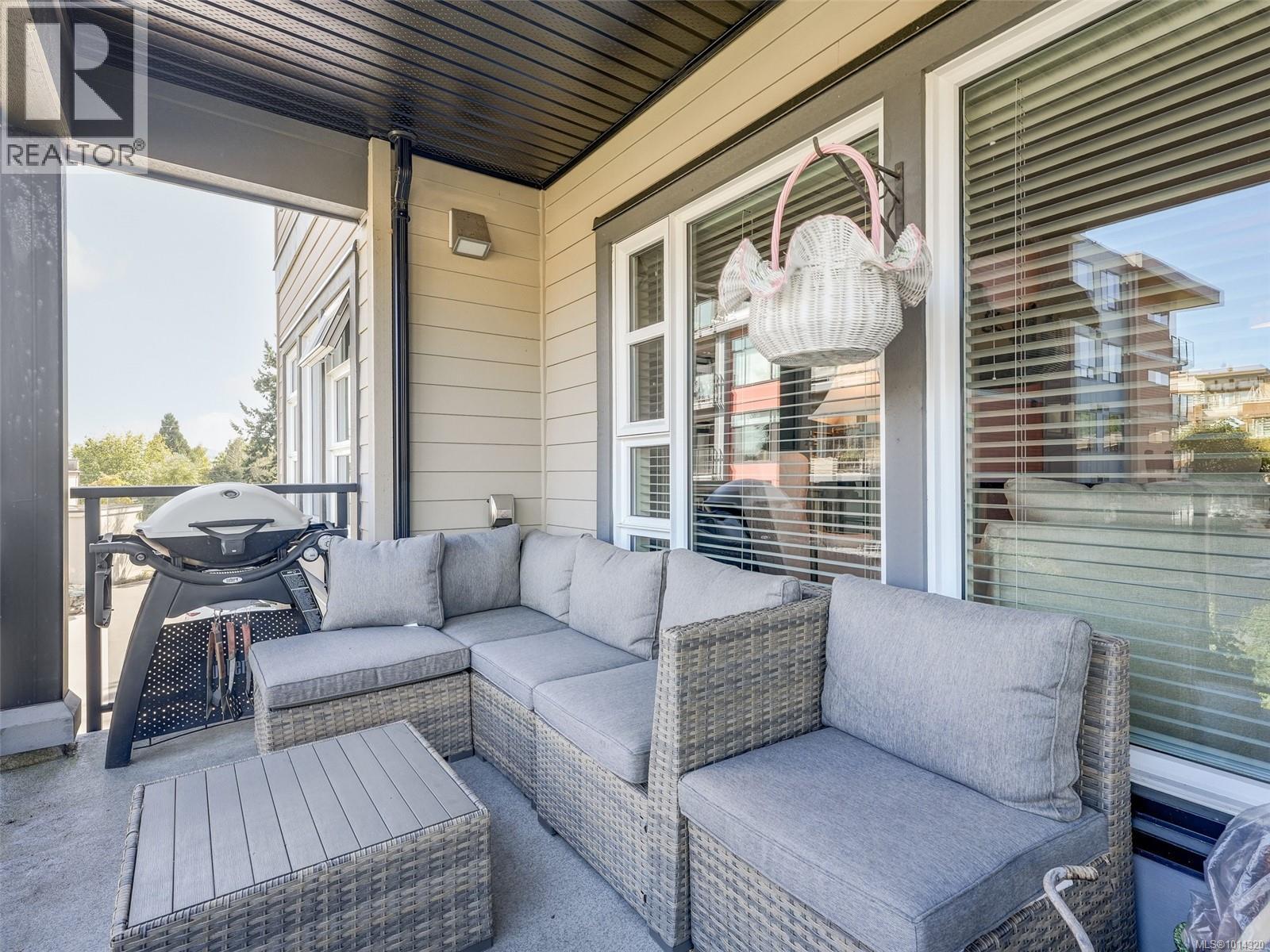 202 7182 West Saanich Rd, Central Saanich