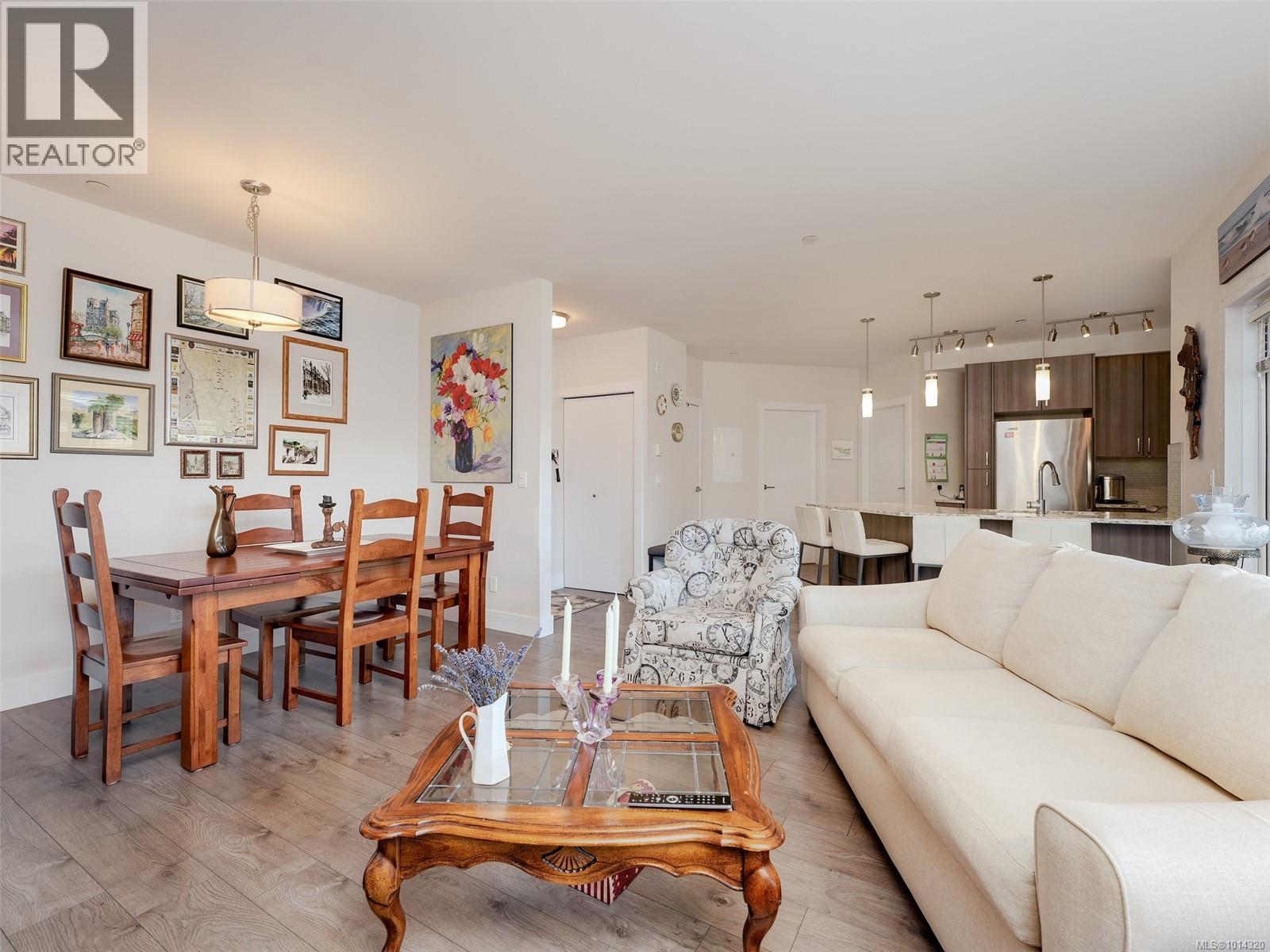 202 7182 West Saanich Rd, Central Saanich