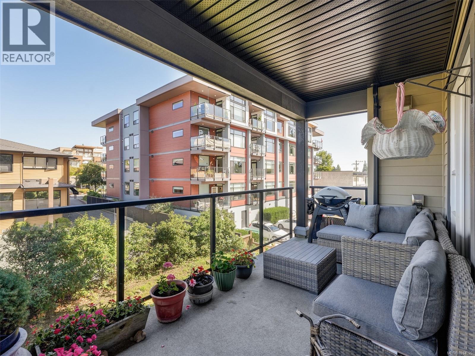 202 7182 West Saanich Rd, Central Saanich
