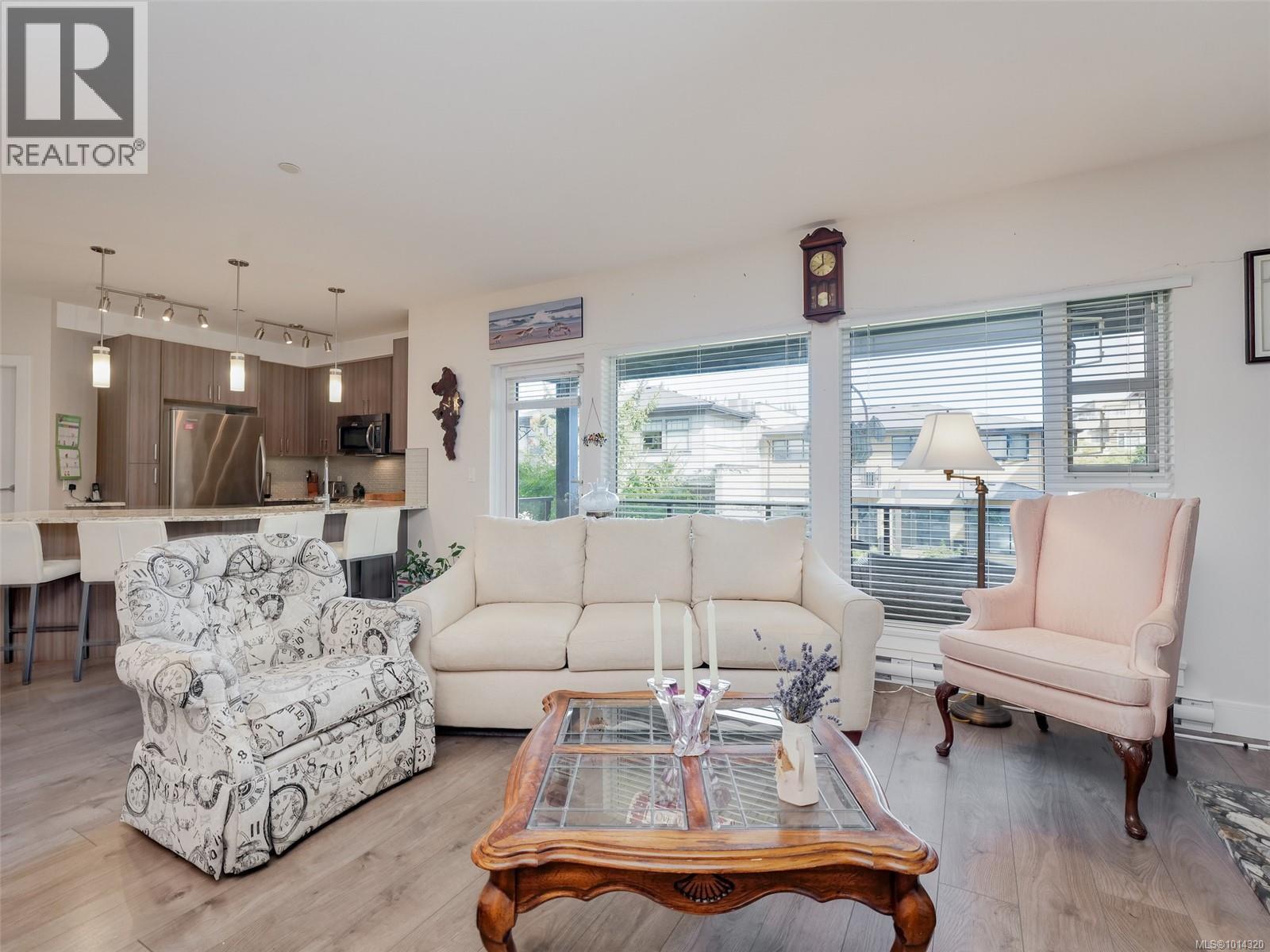202 7182 West Saanich Rd, Central Saanich