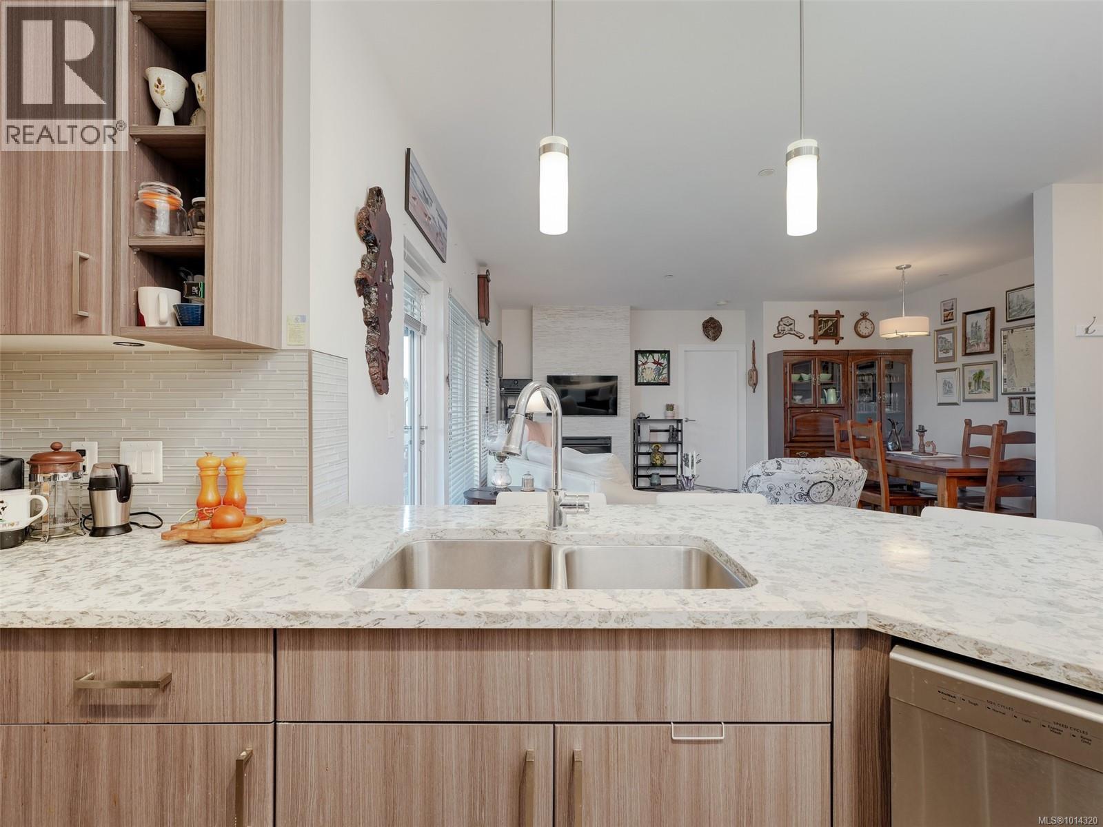 202 7182 West Saanich Rd, Central Saanich