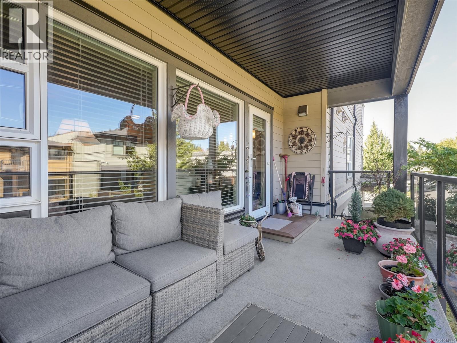 202 7182 West Saanich Rd, Central Saanich