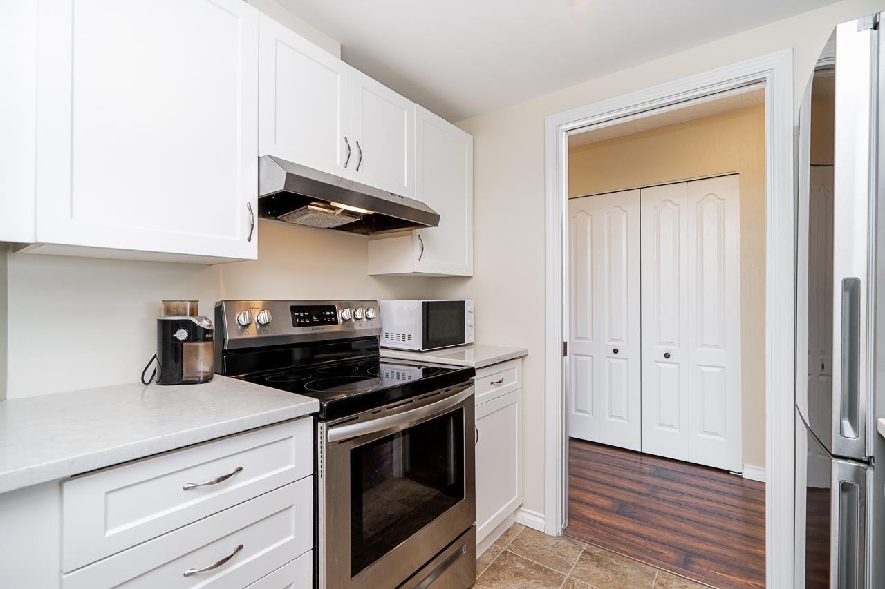 502 15111 RUSSELL AVENUE, White Rock