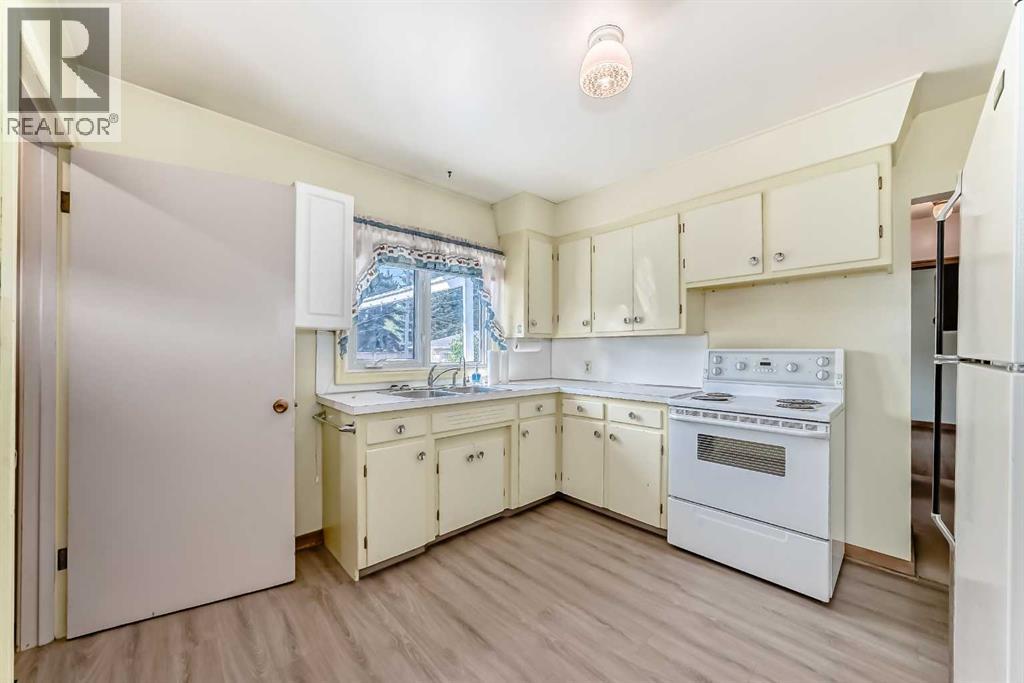 Single Family House Bungalow for Sale in   Avenue NE Renfrew Calgary 