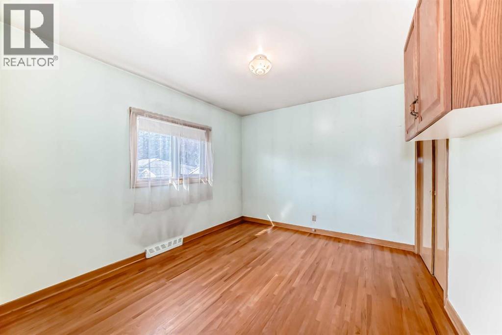 Single Family House Bungalow for Sale in   Avenue NE Renfrew Calgary 