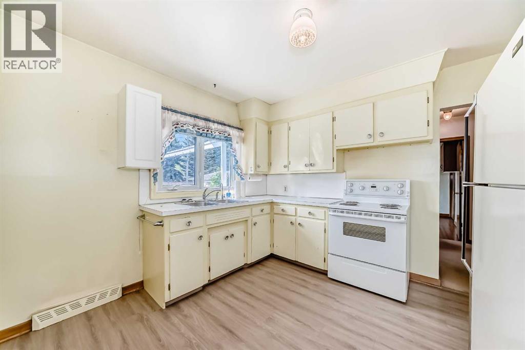Single Family House Bungalow for Sale in   Avenue NE Renfrew Calgary 