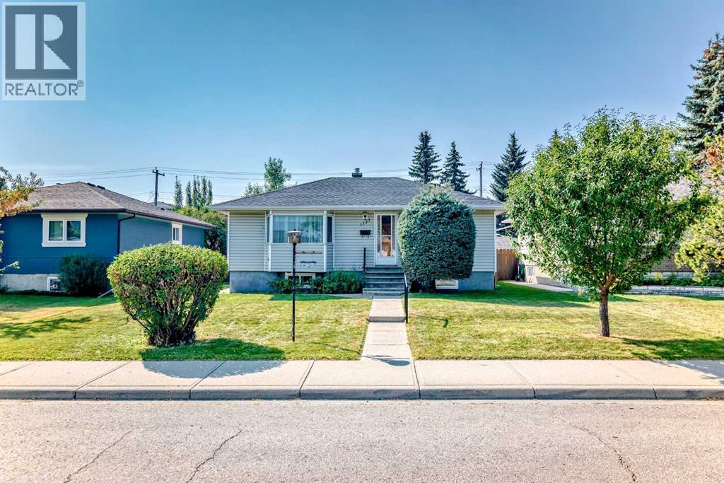 Single Family House Bungalow for Sale in   Avenue NE Renfrew Calgary 