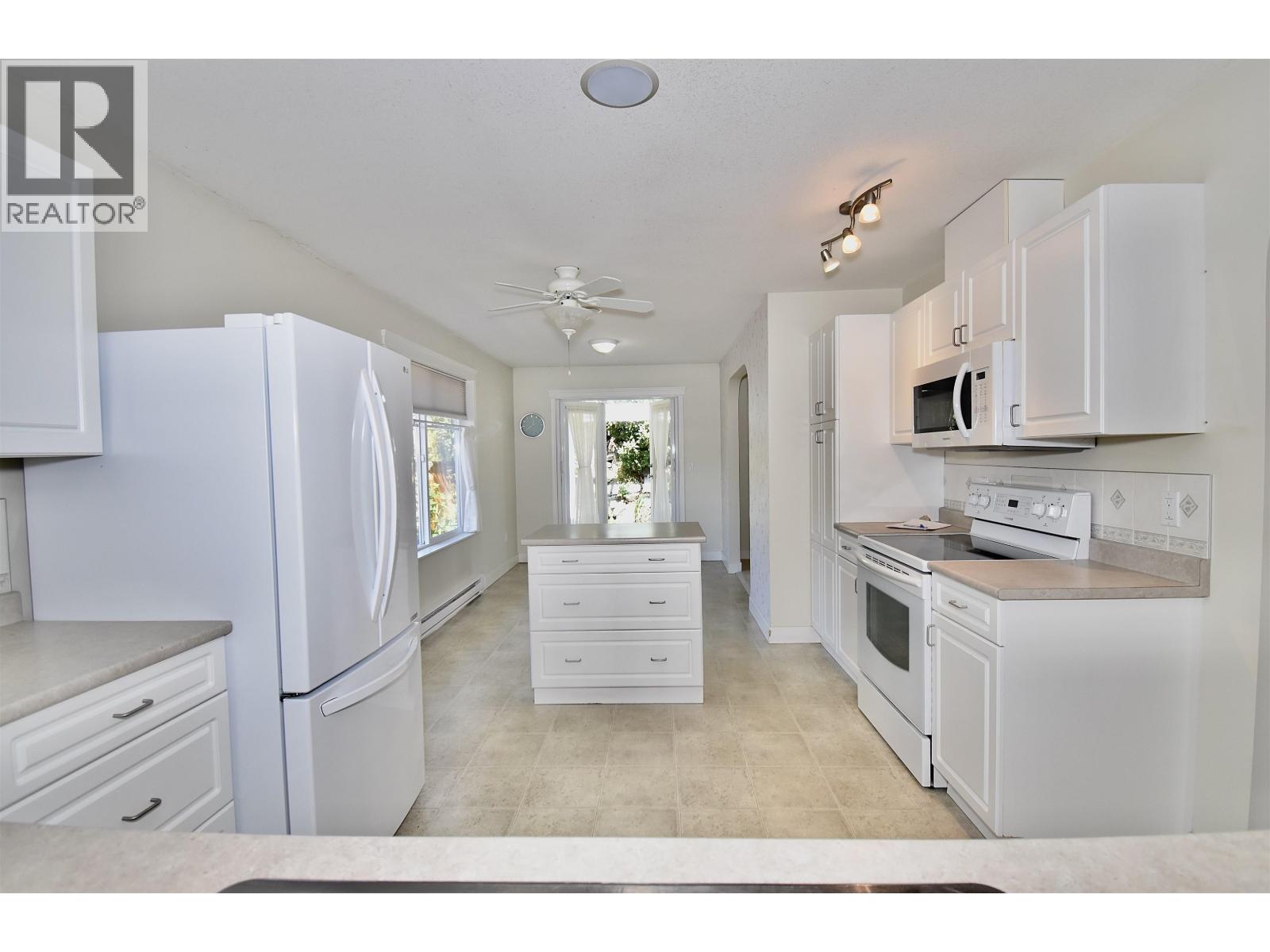 6346 WILLIAMS PLACE, Sechelt