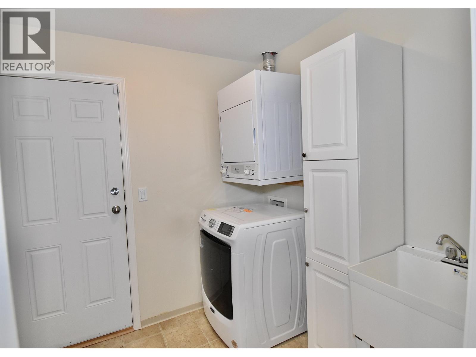 6346 WILLIAMS PLACE, Sechelt