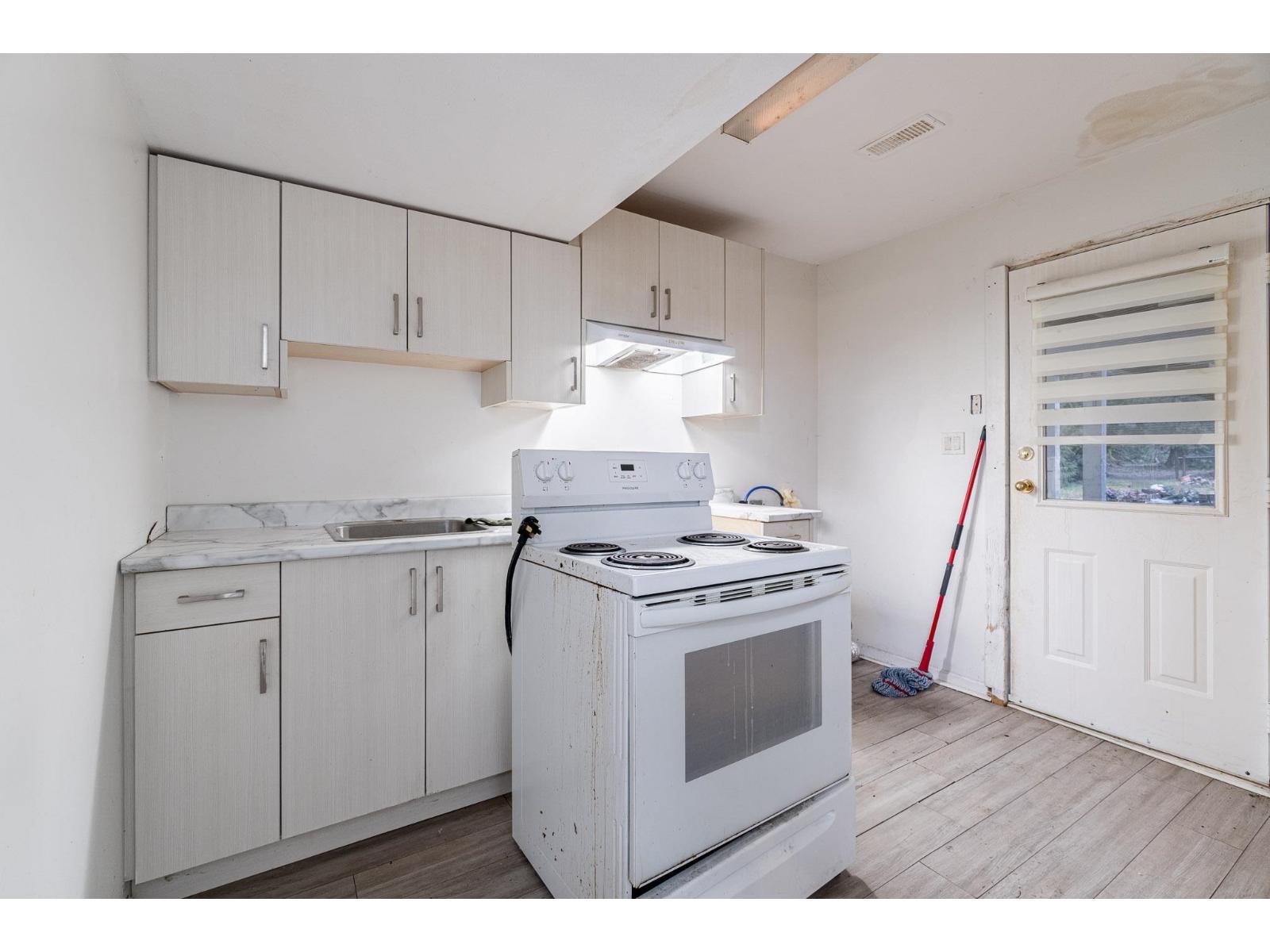 9540 WOODWARD STREET, Mission