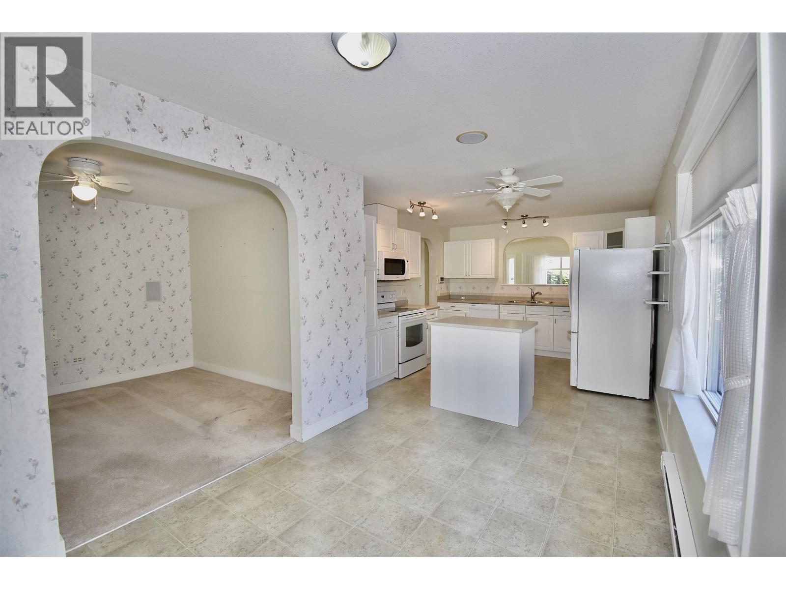 6346 WILLIAMS PLACE, Sechelt