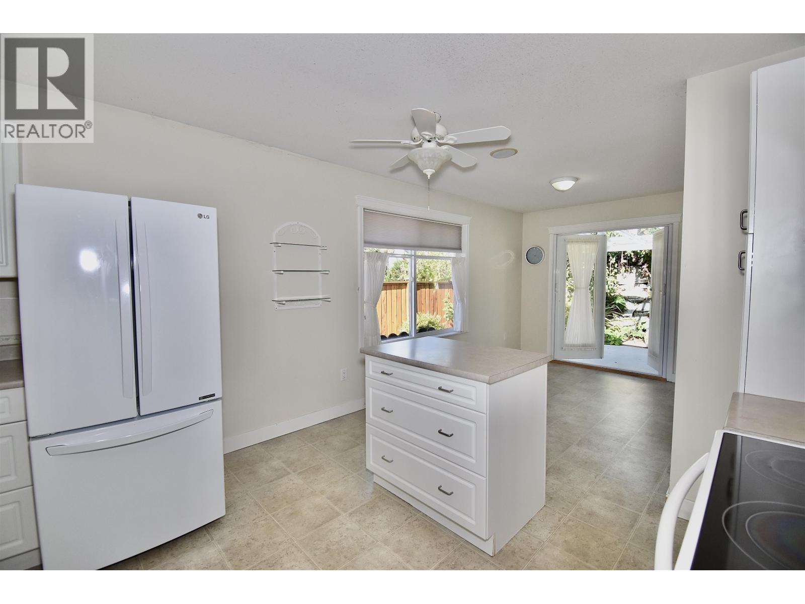 6346 WILLIAMS PLACE, Sechelt