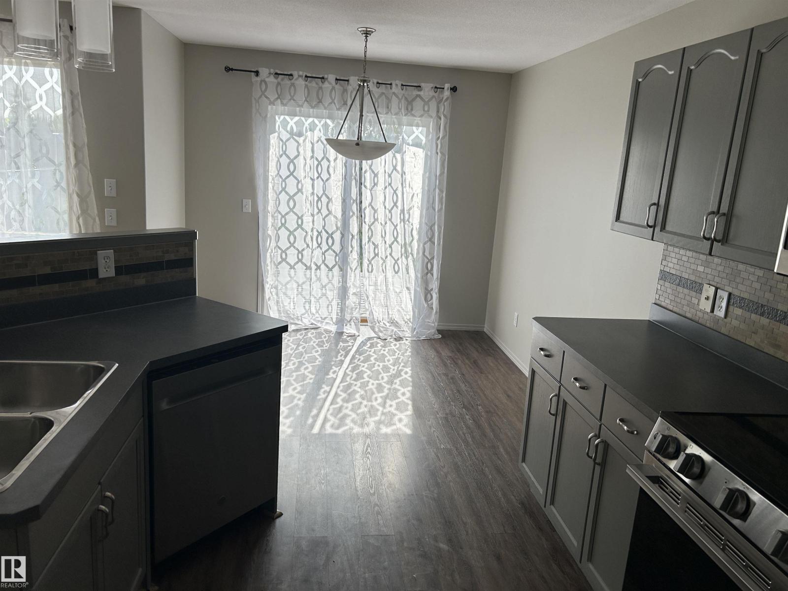 874 HIGHWOOD BV, Devon