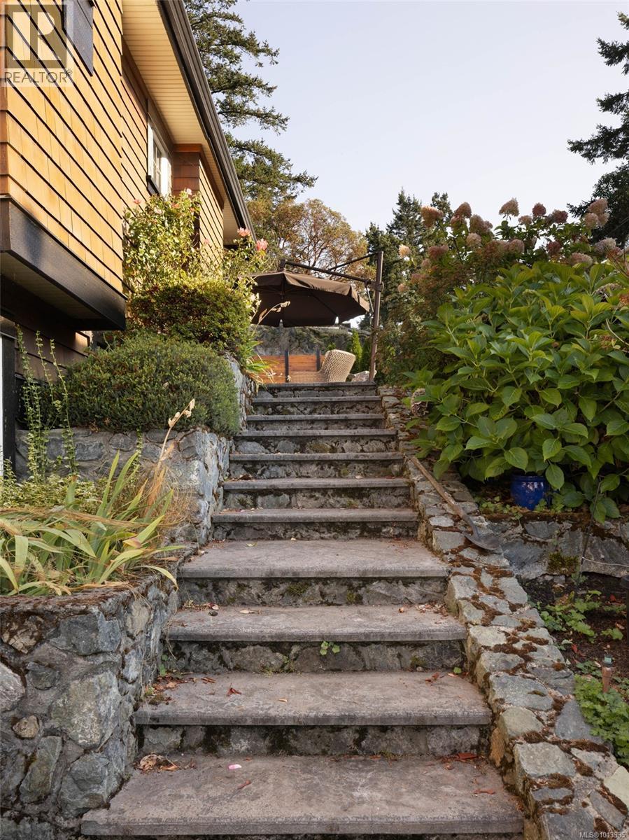 101 Gibraltar Bay Dr, View Royal - Exteriors - Photo 2