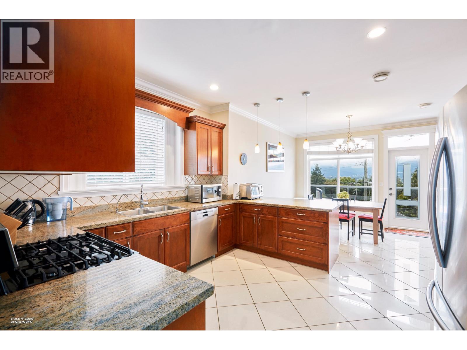 3937 ELMWOOD STREET, Burnaby