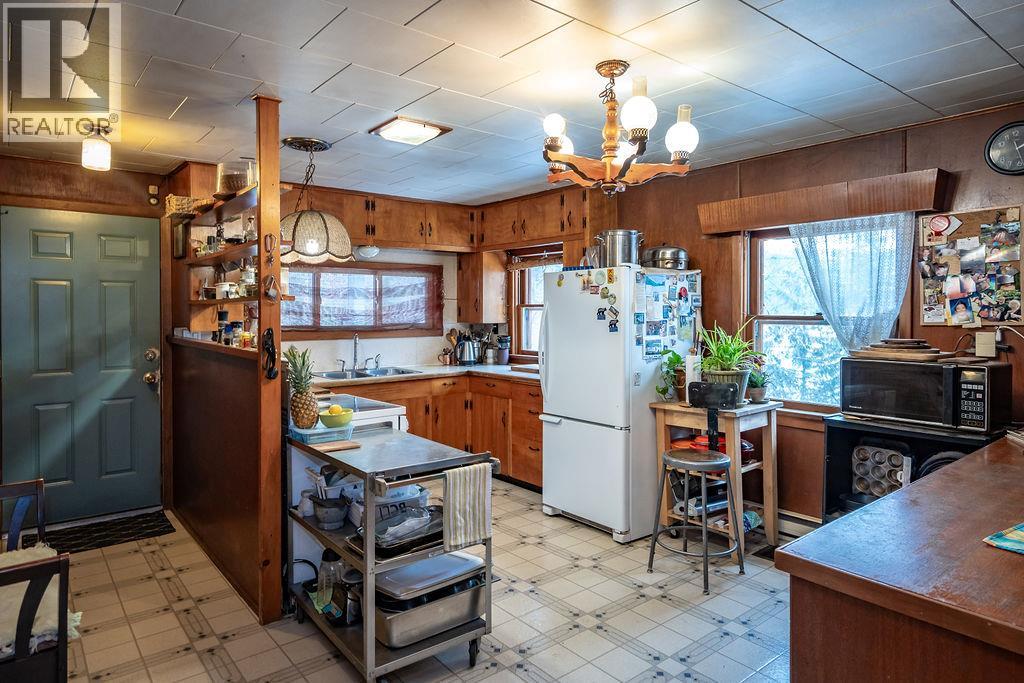 8927 Koehle Road, Kaslo