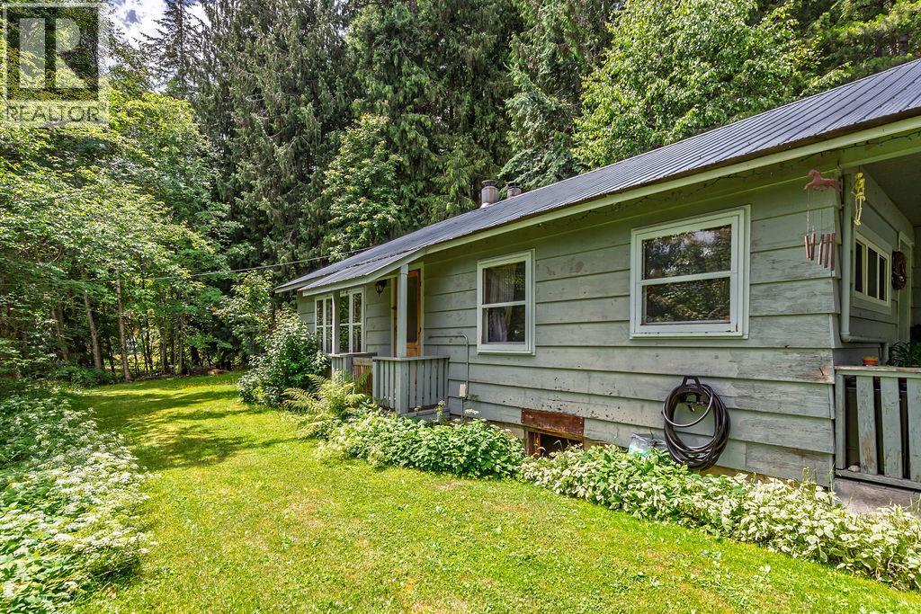 8927 Koehle Road, Kaslo