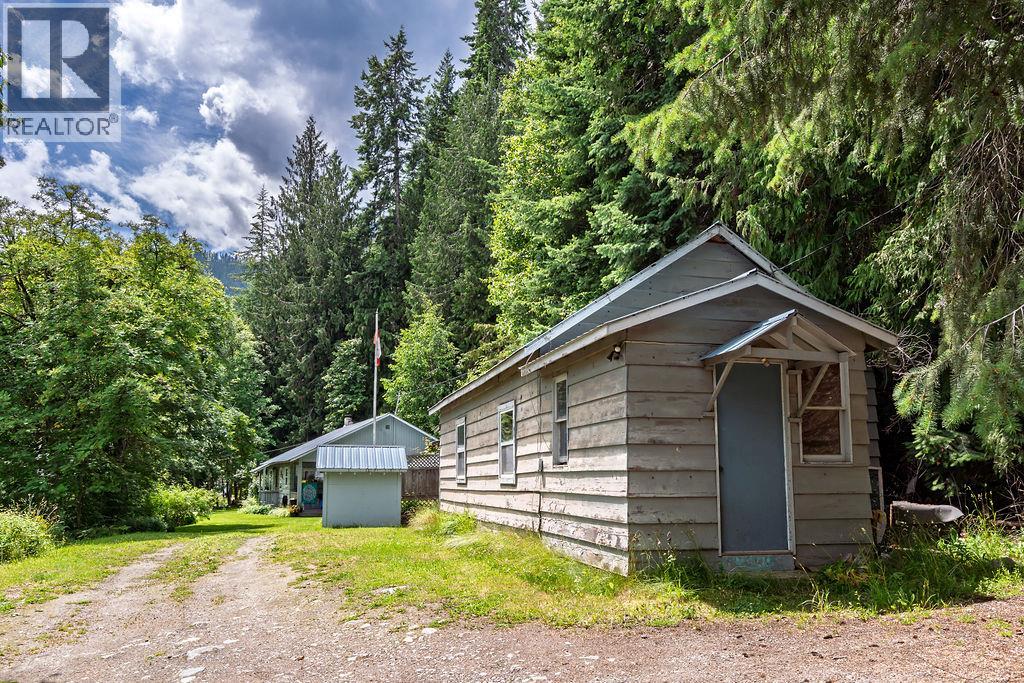 8927 Koehle Road, Kaslo