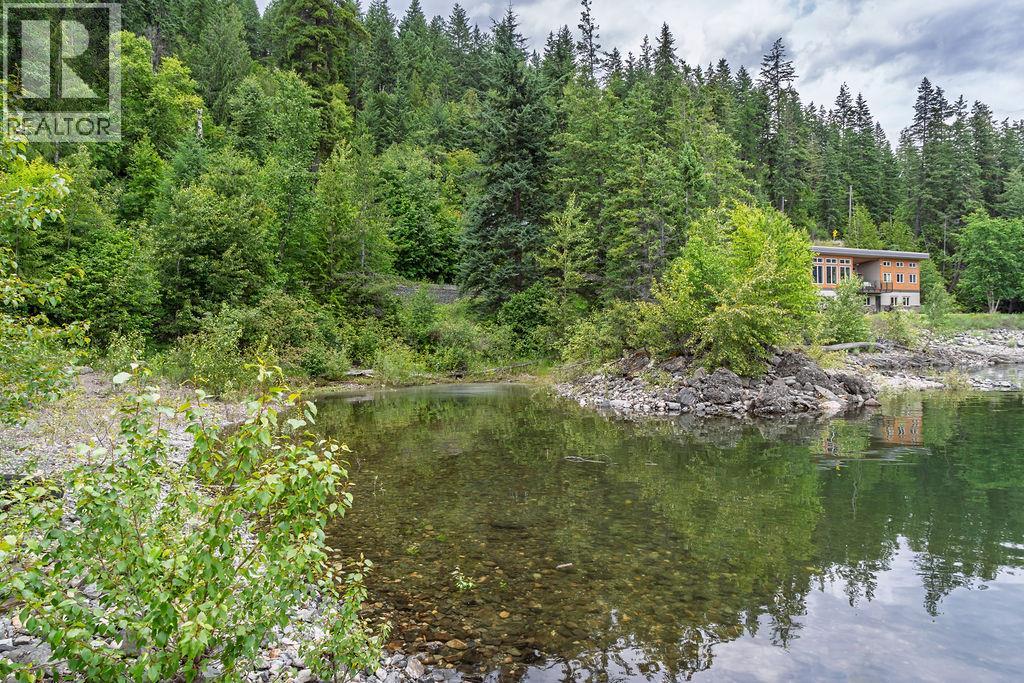 8927 Koehle Road, Kaslo