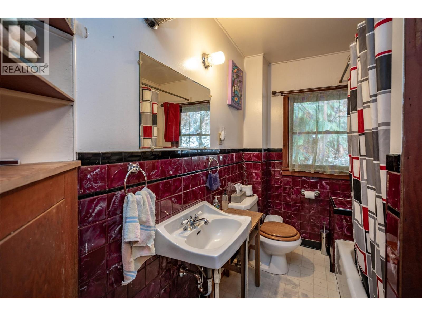 8927 Koehle Road, Kaslo