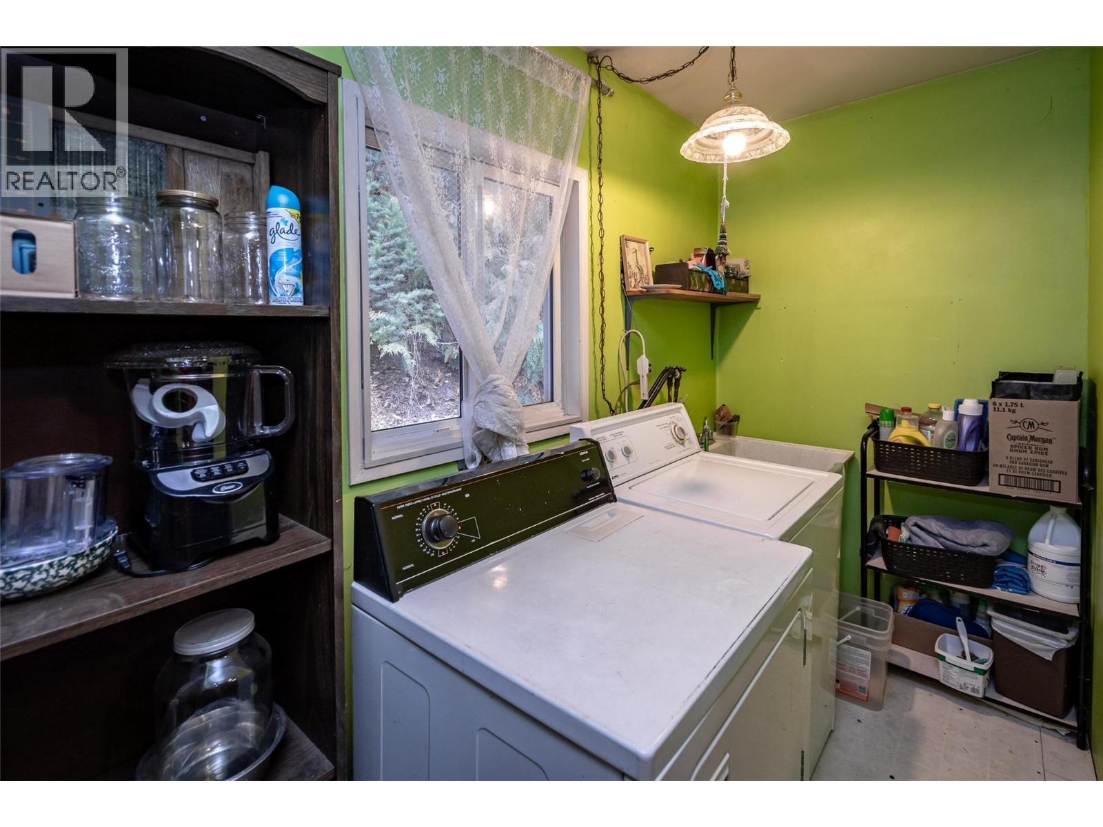 8927 Koehle Road, Kaslo