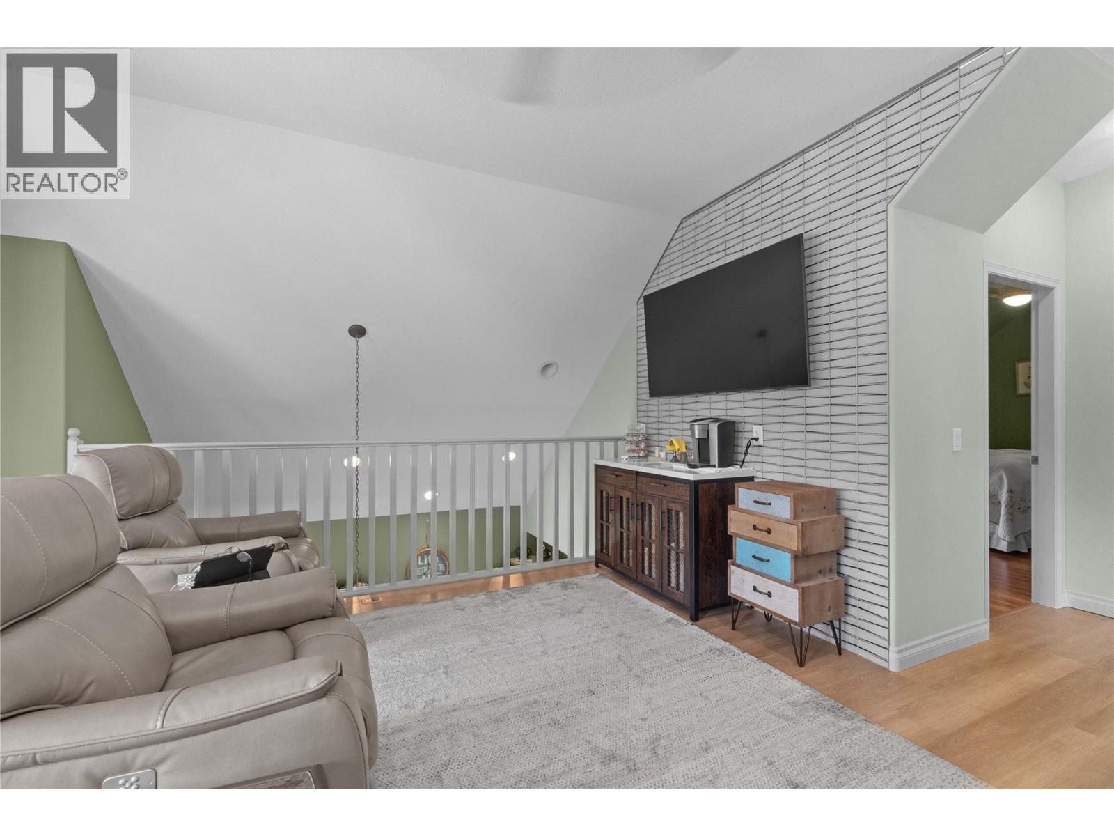 33 Old Town Road, Sicamous