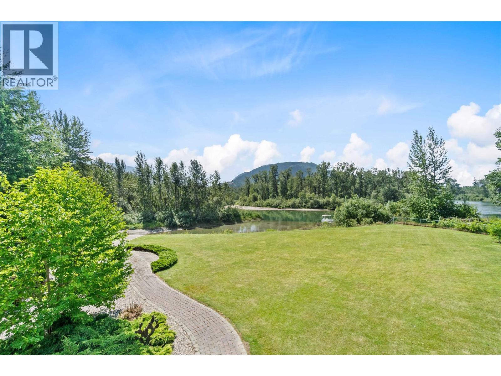  33 Old Town Road, Sicamous