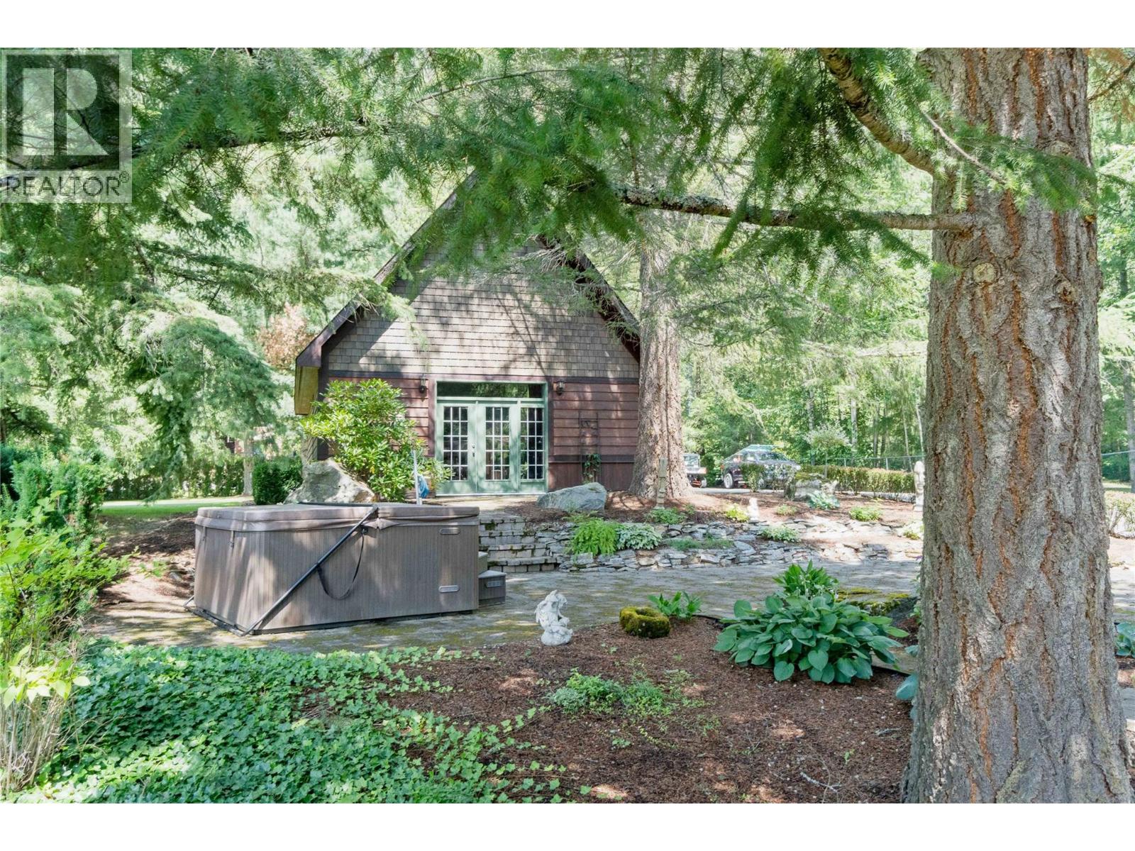  33 Old Town Road, Sicamous
