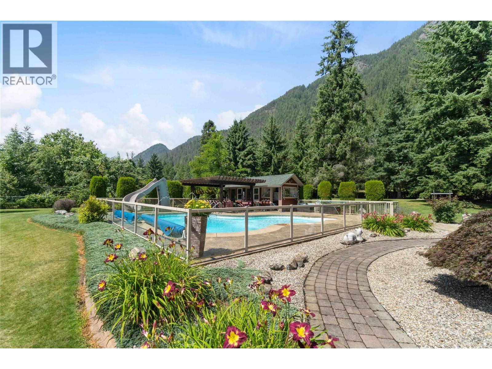 33 Old Town Road, Sicamous